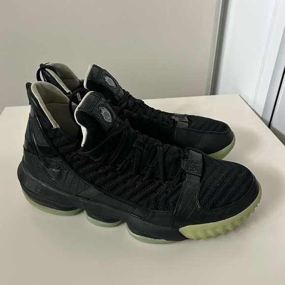 Nike LeBron 16 SB Glow Mens Black Leather & Mesh Basketball Shoe - Picture 3 of 6